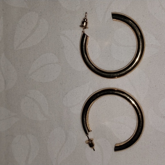 Pierced gold tone hollow hoop earrings - Picture 4 of 10